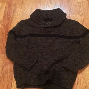 NWOT cute sweater with button
